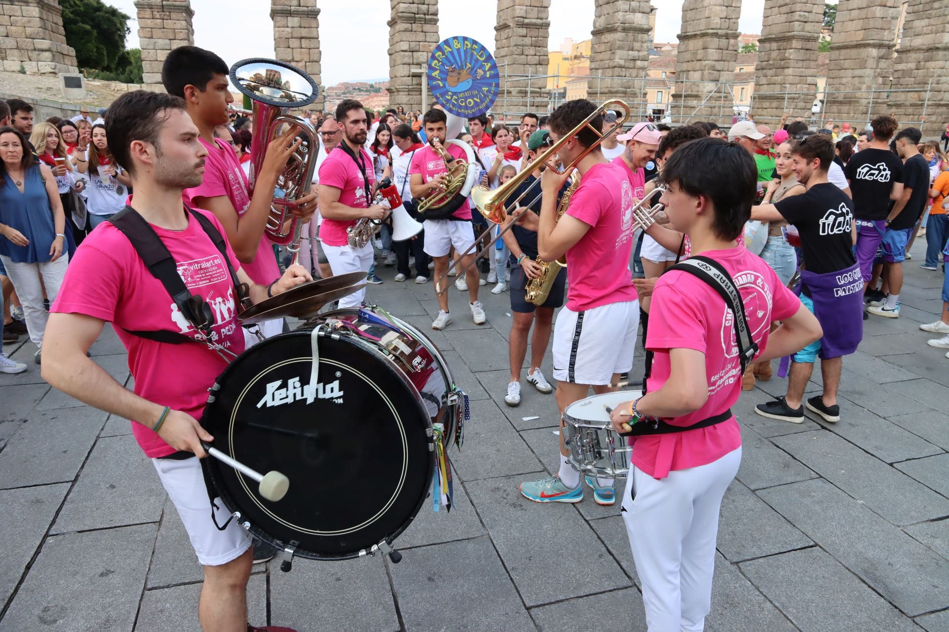 Fotografías de la concentración de peñas y charangas en Segovia