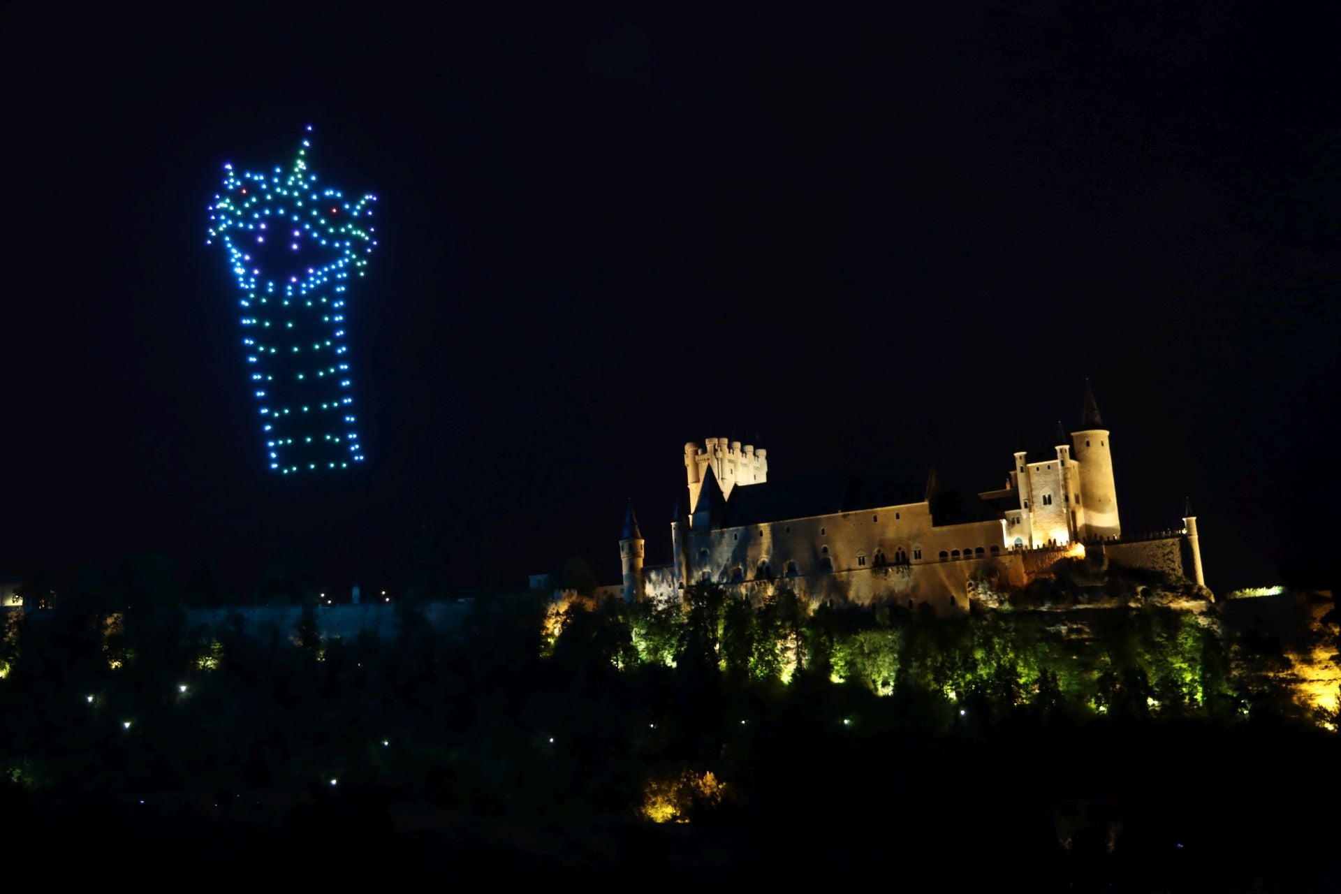 El espectáculo de drones de Segovia, en imágenes