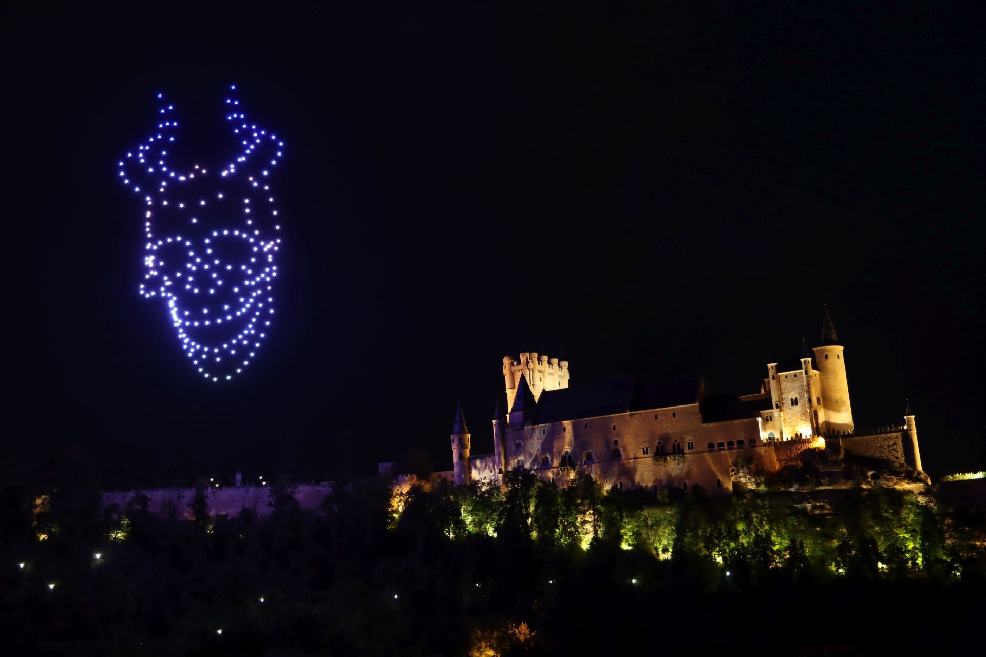 El espectáculo de drones de Segovia, en imágenes