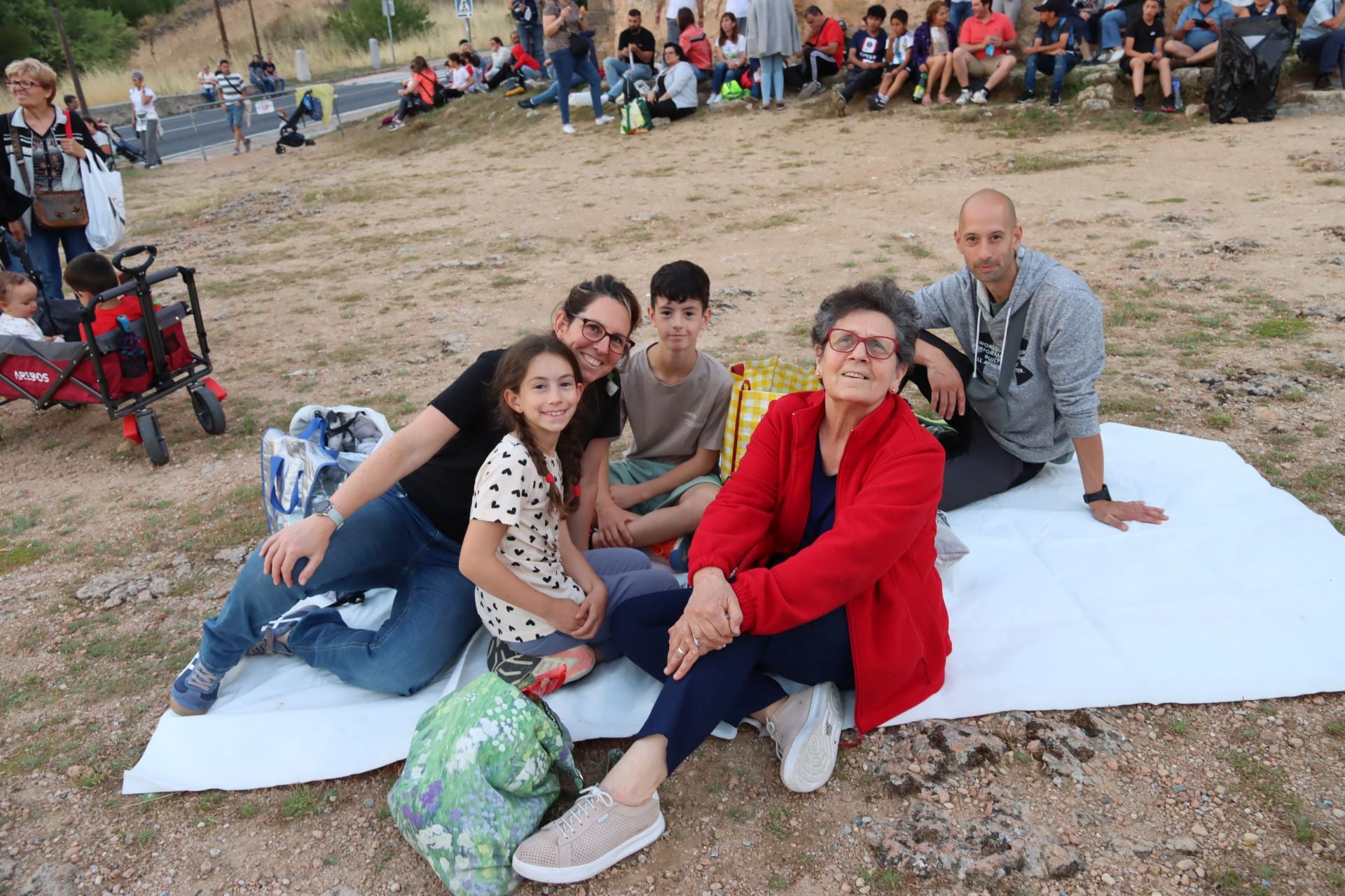 Fotografías del ambiente en Segovia antes del espectáculo de drones