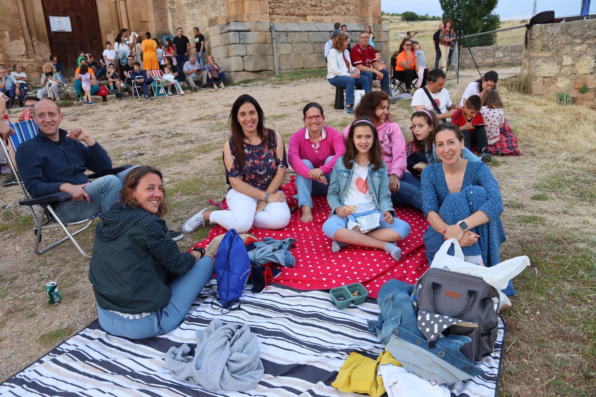 Fotografías del ambiente en Segovia antes del espectáculo de drones