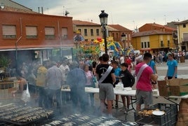 Los vecinos de Villalón de Campos degustan 3.500 sardinas