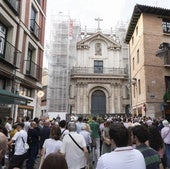 Un centenar de vallisoletanos rezan un rosario de agradecimiento a la Vera Cruz