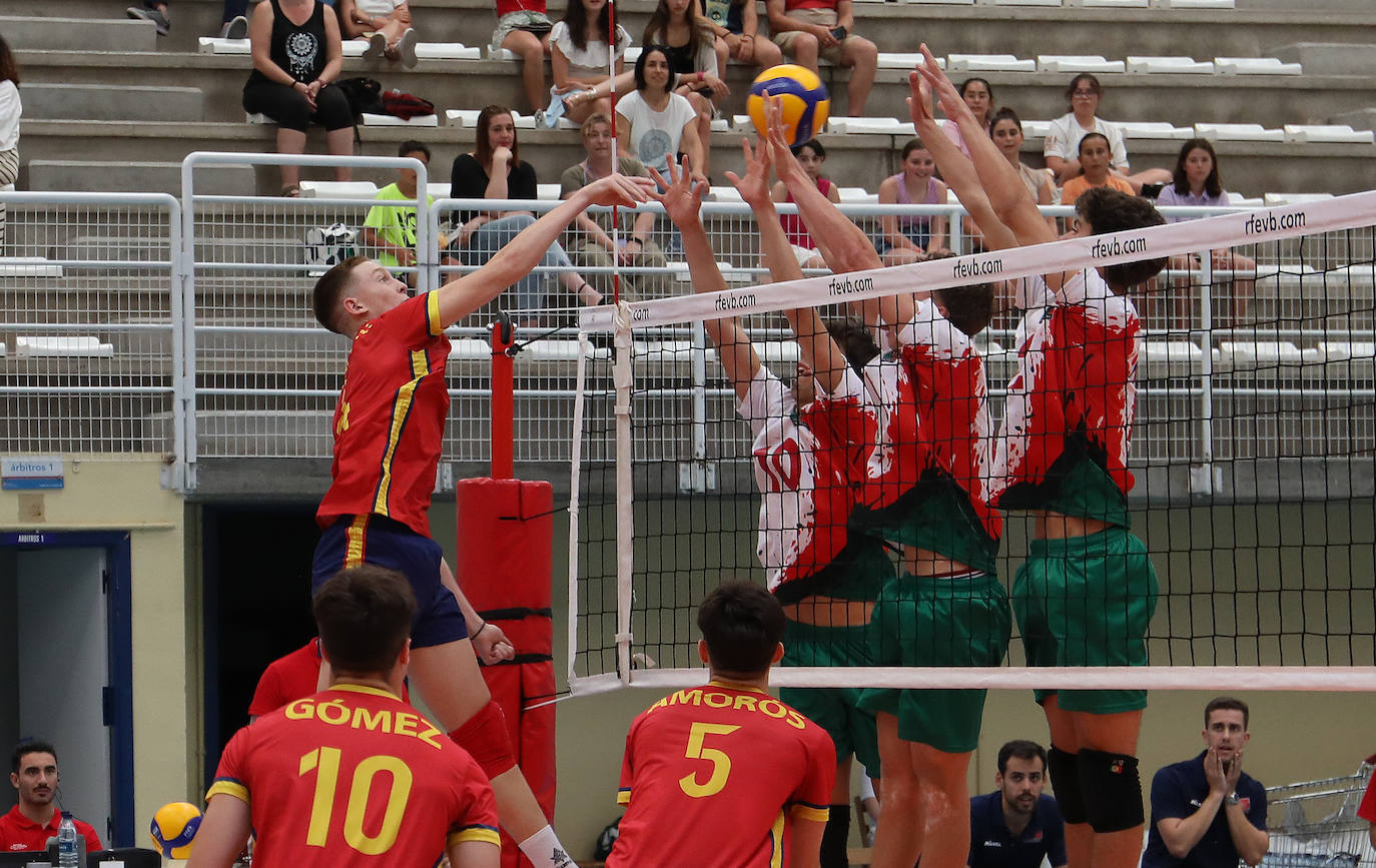 La selección española de voleibol se impone a Portugal en Palencia