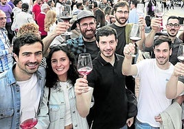 Compañía y buen vino conectarán mañana en Palencia Plaza Mayor del Vino.