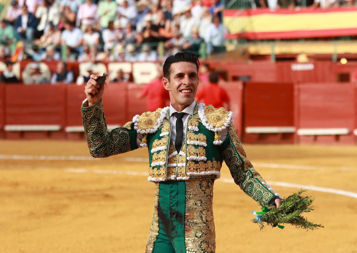 Imagen secundaria 1 - Emilio de Justo, El Fandi y Morante de la Puebla