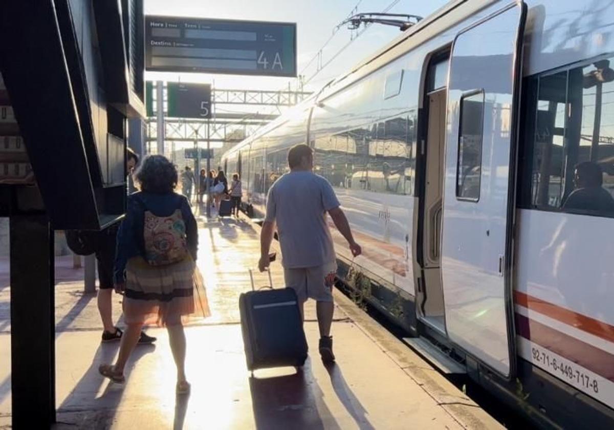 Tren playero, con salida de Valladolid, a primera hora de la mañana.