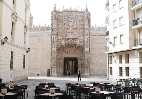 la fachada principal del Colegio de San Gregorio, ya sin andamios.
