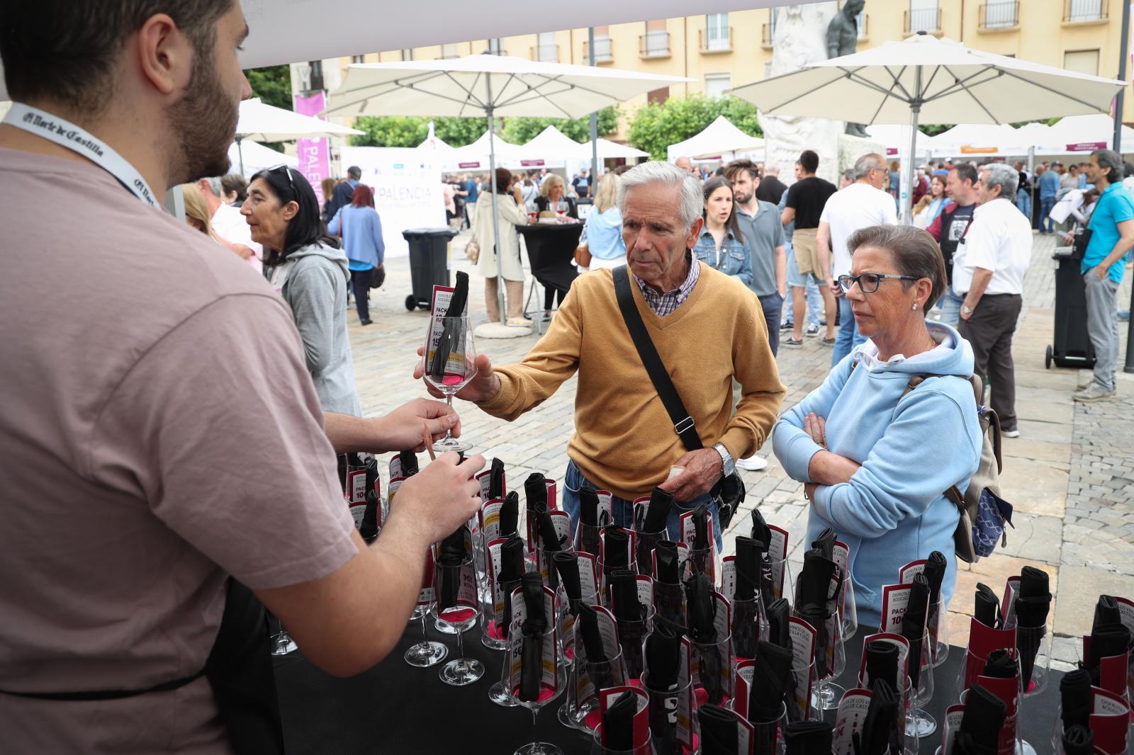 Asistentes a Palencia Plaza Mayor del Vino