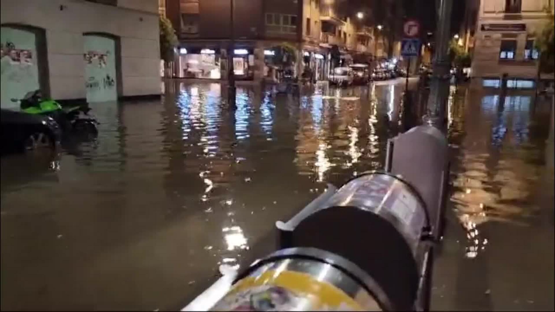 La tormenta en Valladolid anegó numerosos comercios de la ciudad