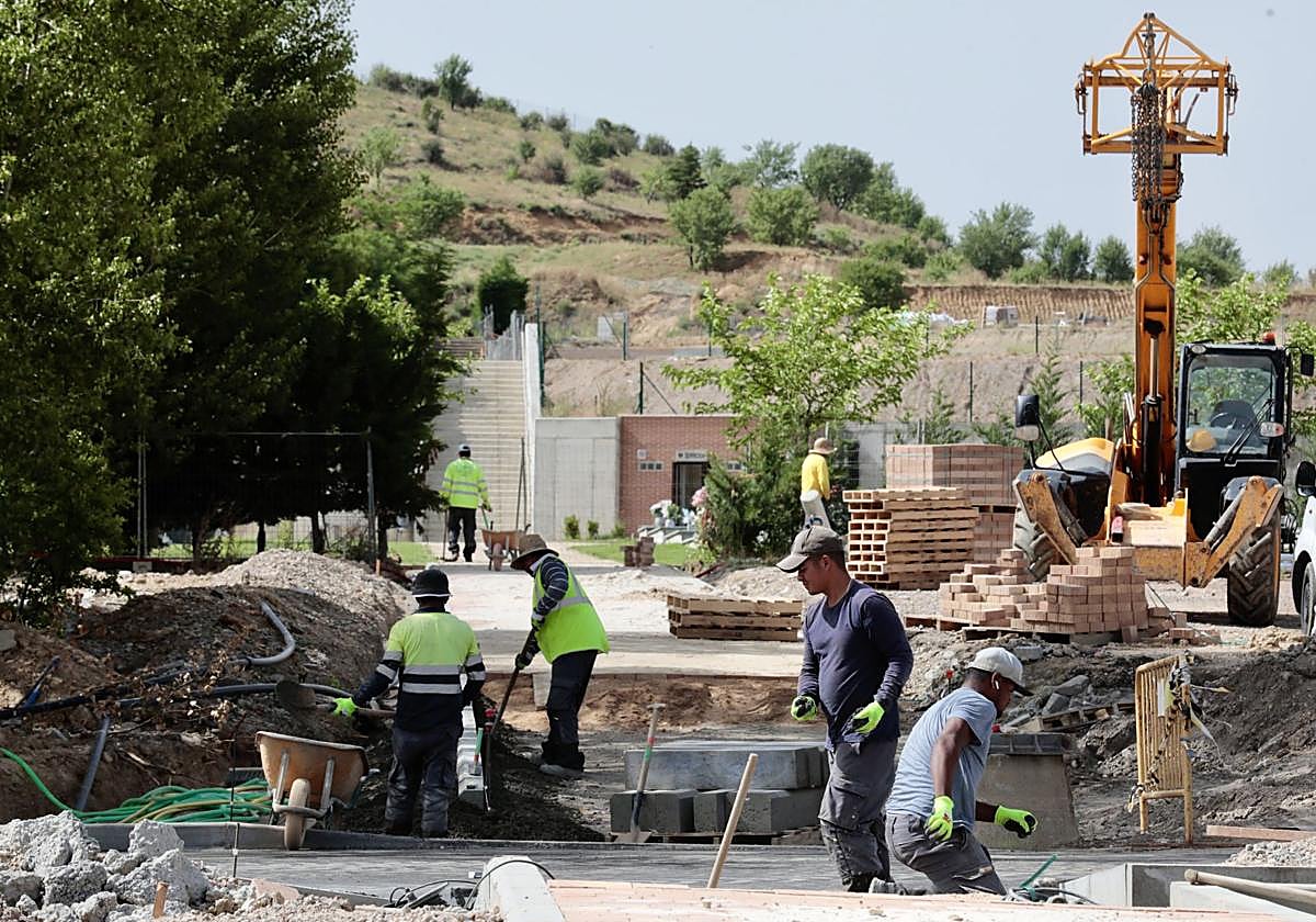 Obras de remodelación del cementerio de las Contiendas en Valladolid.