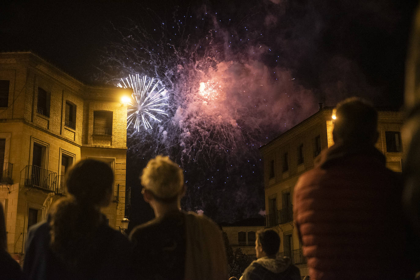 Los fuegos artificiales de Segovia, en imágenes