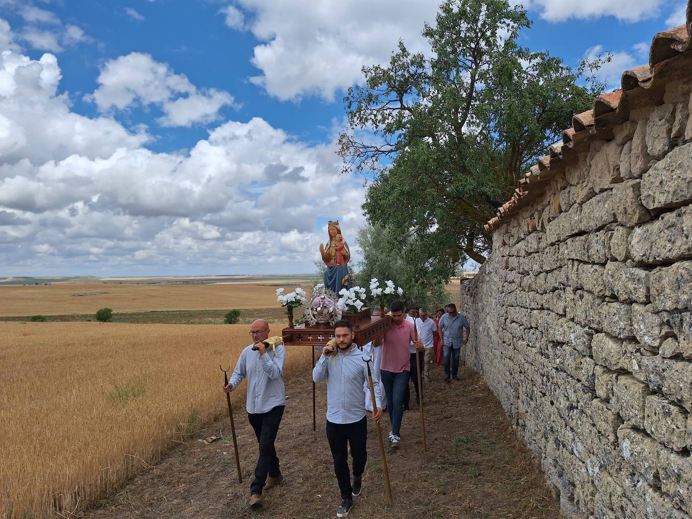 Montealegre se rinde a la Virgen de Serosas