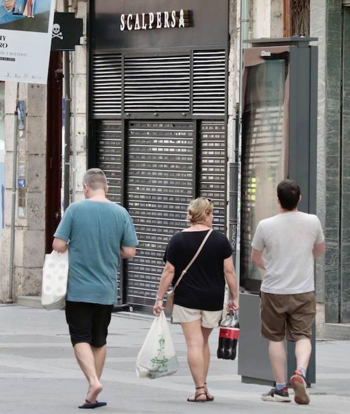 Imagen secundaria 2 - Primer domingo de rebajas a medio gas pero con gran expectativa de ventas