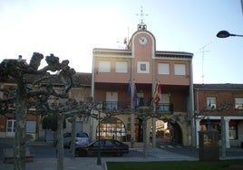 Vista del Ayuntamiento de Villada.