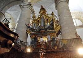 Órgano de la iglesia de los Santos Juanes en Nava del Rey.