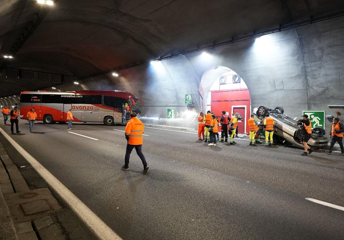 Un momento de un simulacro realizado estos meses en un túnel de Guadarrama, bajo las recomendaciones de su plan de autoprotección.