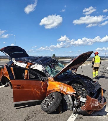 Accidente con vueltas de campana en la circunvalación de León