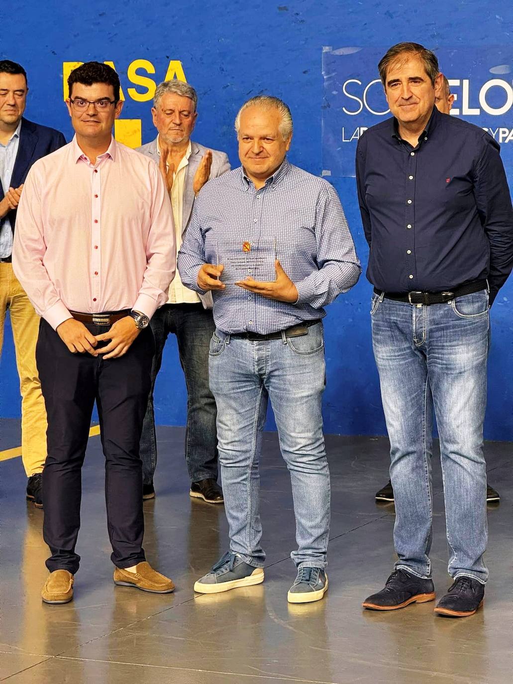 Homenaje al patrón y presidente del local Club Deportivo Puertas Bamar, Pedro Martínez.