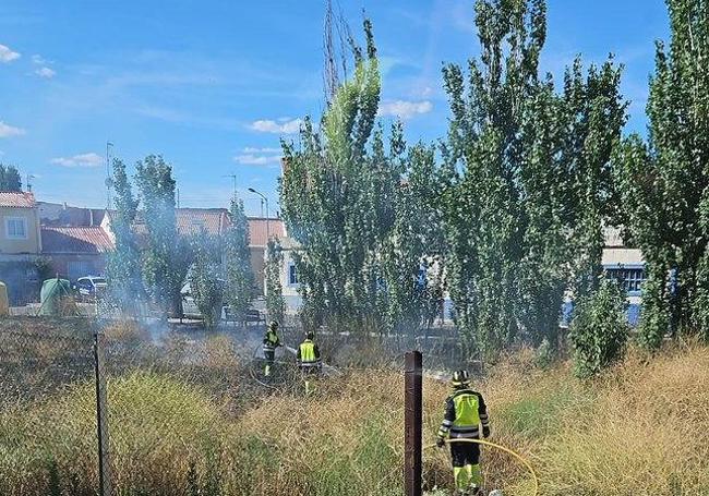 Incendio en un solar de Medina del Campo