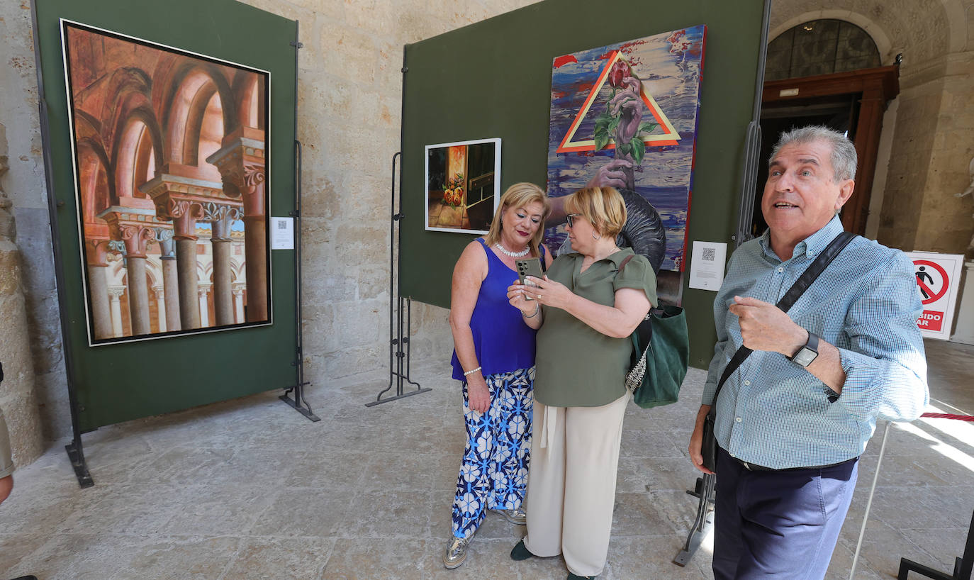 Veintisiete artistas palentinos exponen en el claustro de la Catedral