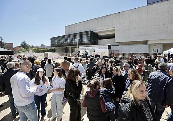 El edificio de las Cortes de Castilla y León en una imágen de archivo en su jornada de puertas abiertas.