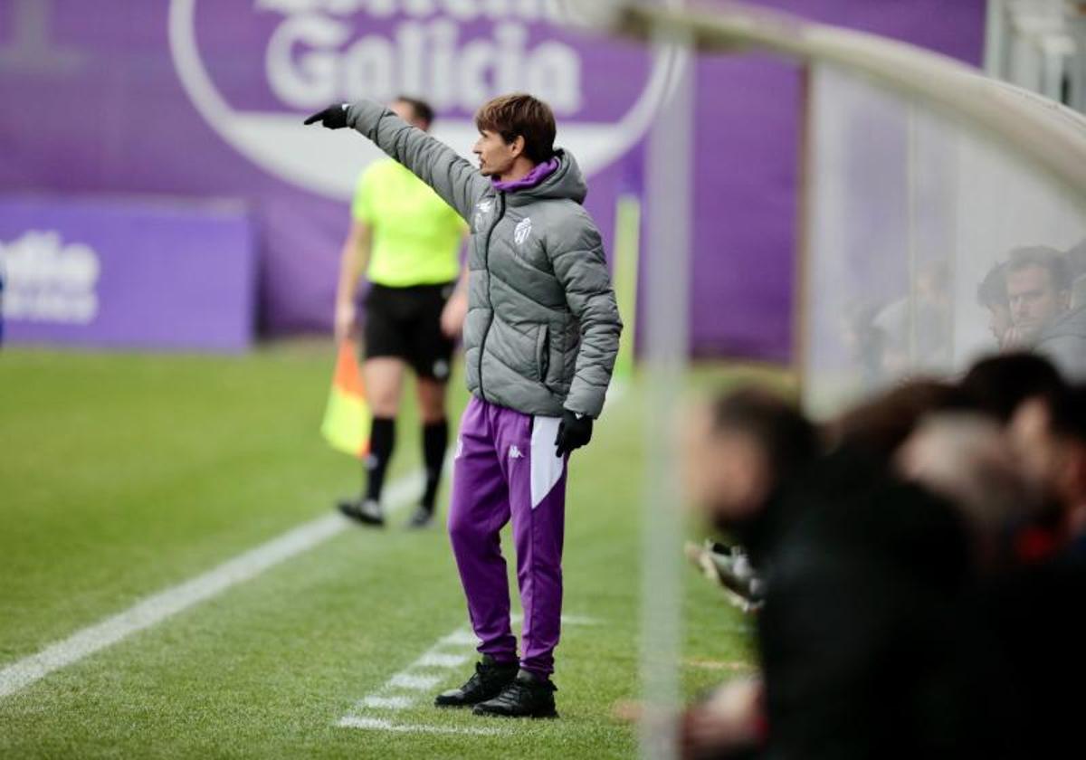 Álvaro Rubio, técnico del Promesas, durante un partido.