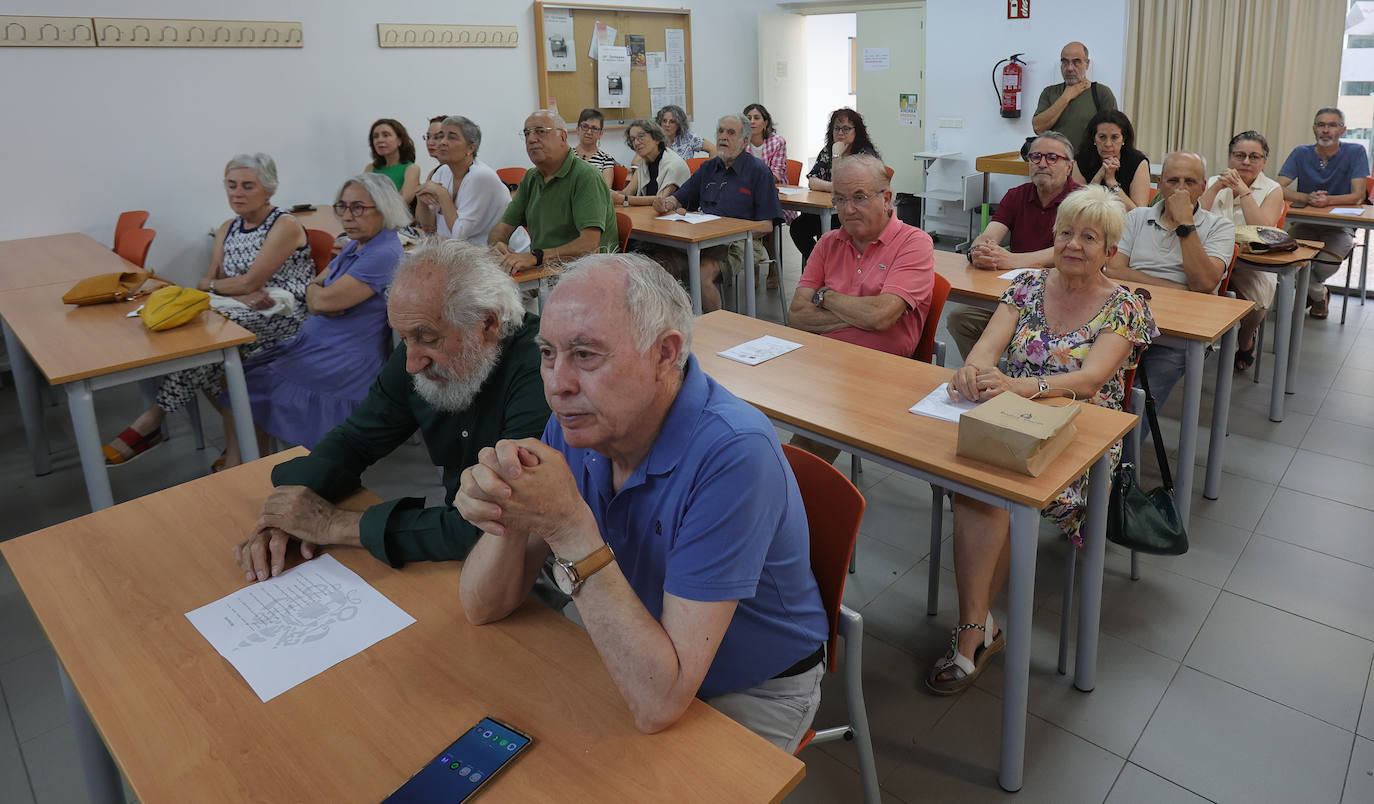 Homenaje a Enrique Delgado tras 47 años en el campus de Palencia