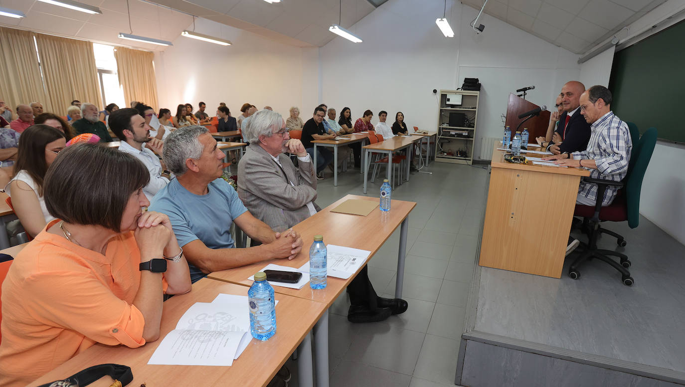 Homenaje a Enrique Delgado tras 47 años en el campus de Palencia