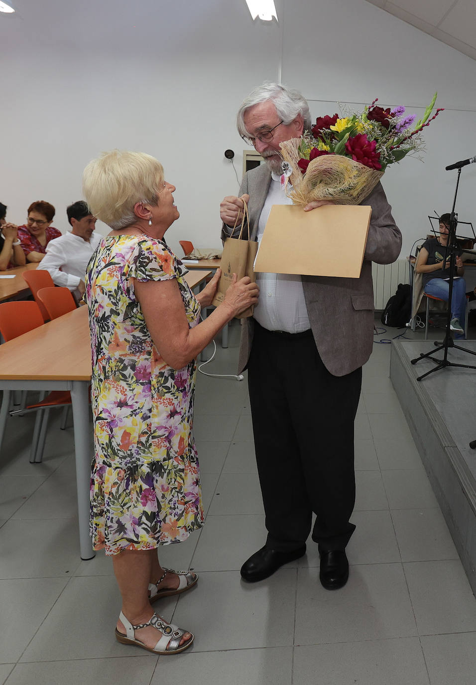 Homenaje a Enrique Delgado tras 47 años en el campus de Palencia