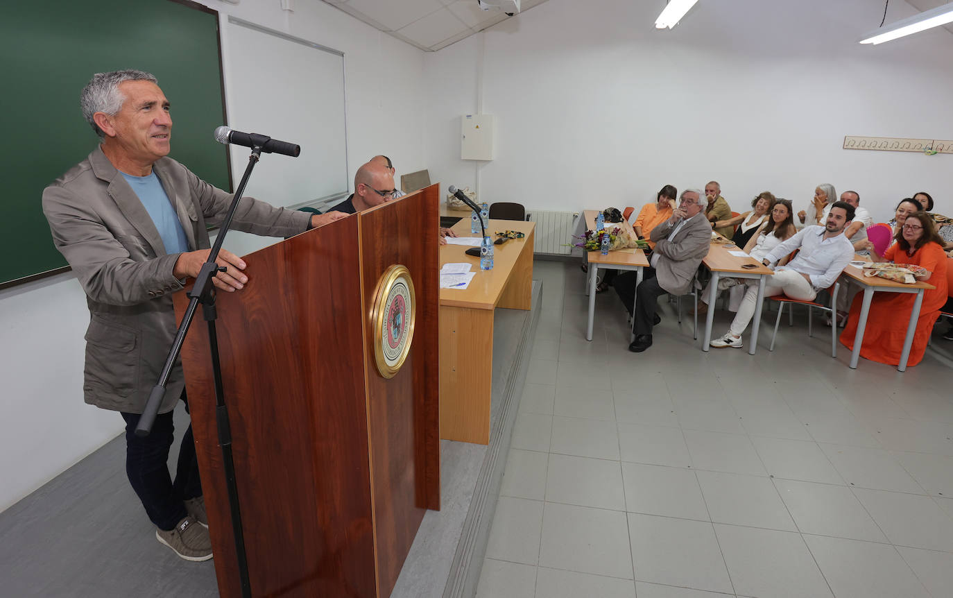 Homenaje a Enrique Delgado tras 47 años en el campus de Palencia