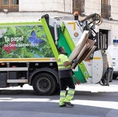 La recogida de cartón puerta a puerta, un éxito entre los comercios del centro