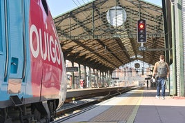 Un tren de Ouigo en la estación de Valladolid.