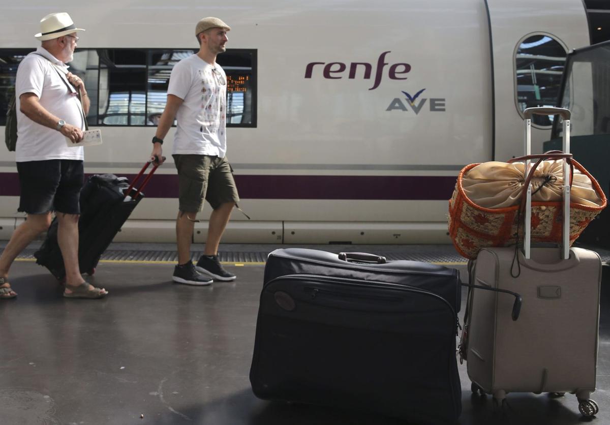 Pasajeros en la estación de Atocha.