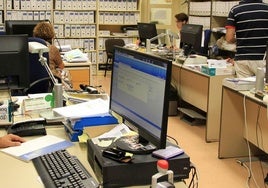 Personal trabajando en una de las oficinas del Ayuntamiento de Segovia.