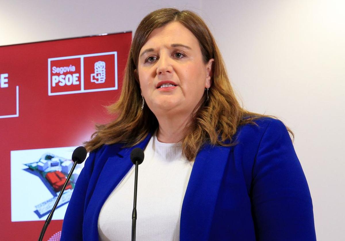 Clara Martín, durante una rueda de prensa en la Casa de la Lectura.