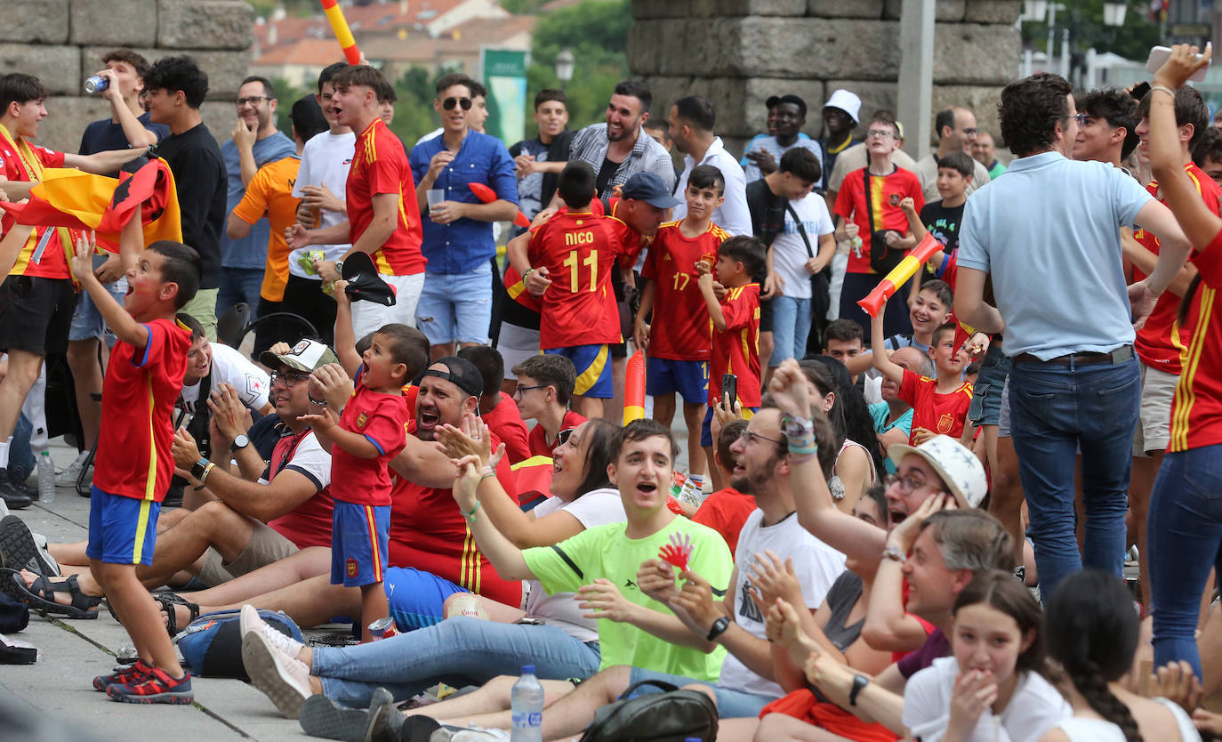 ¡Segovia celebra bajo la lluvia el triunfo de España!