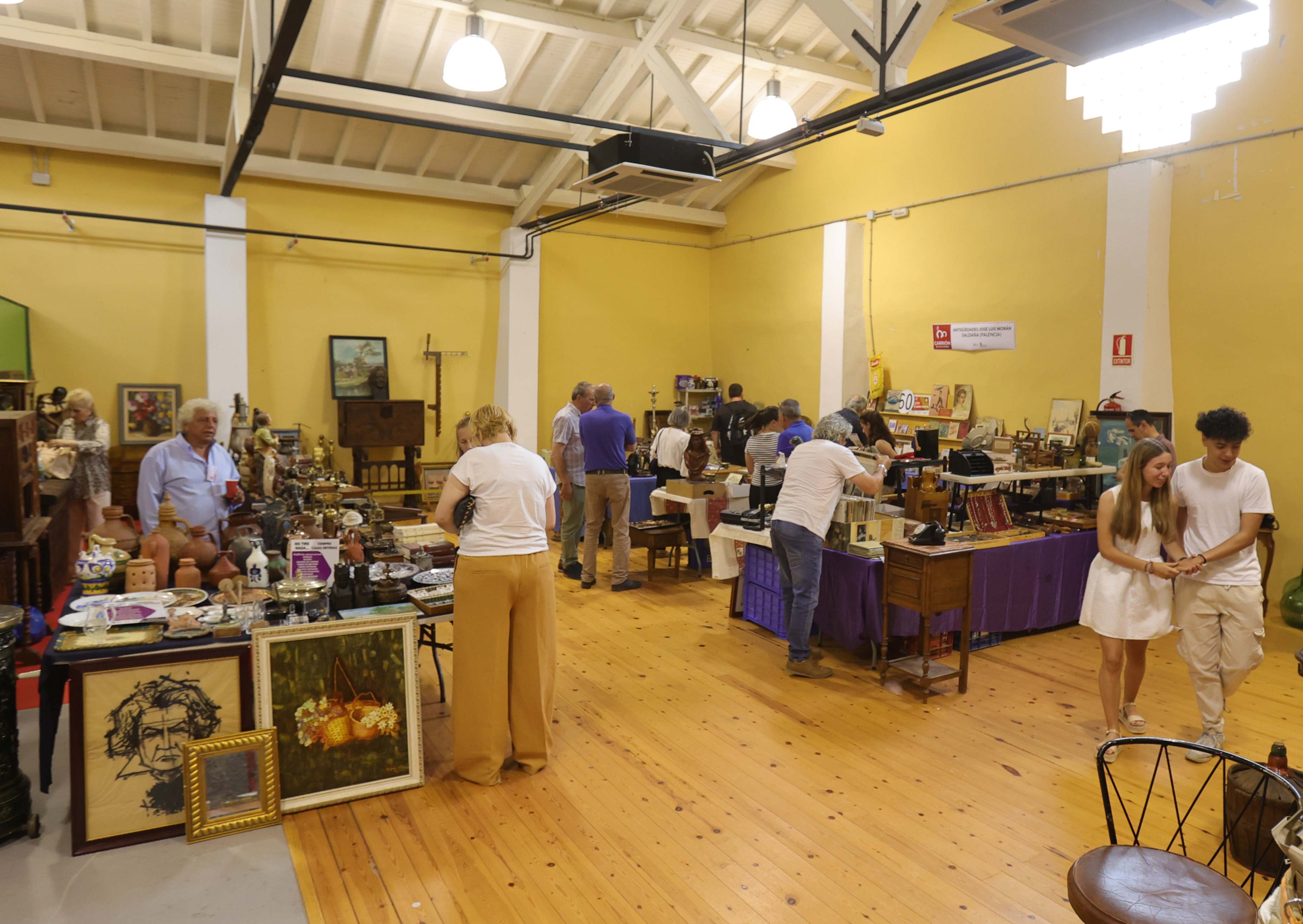 Feria de antigüedades en Carrión de los Condes