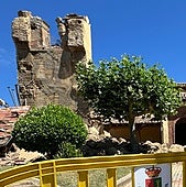 Cae la torre de la iglesia de un pueblo de León a plena luz del día