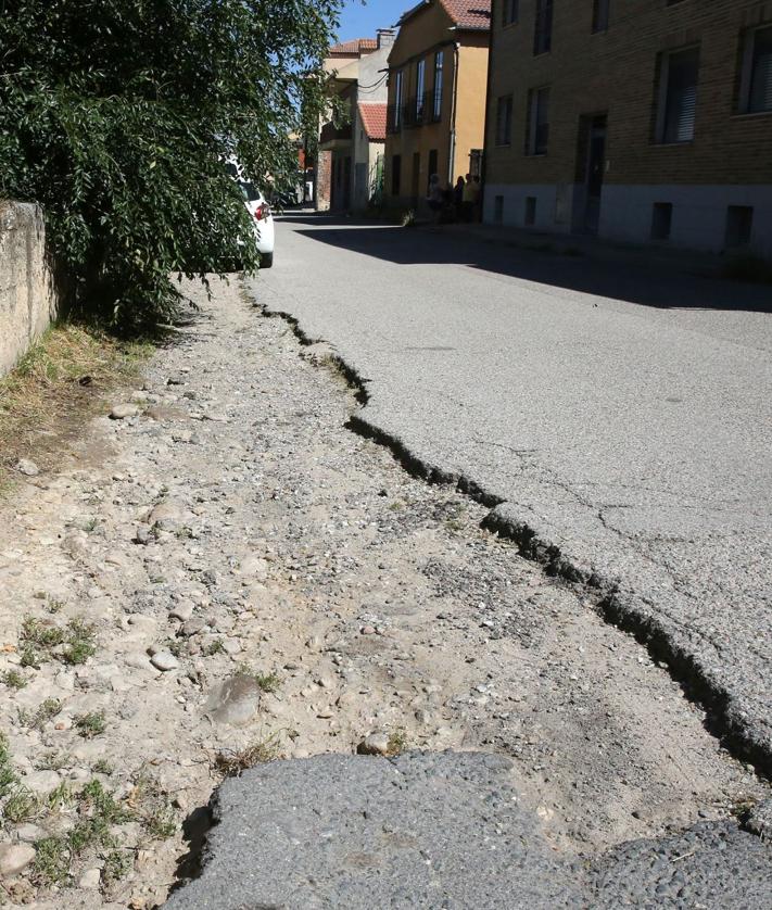 Imagen secundaria 2 - Estado de la calle Cantarranas de Madrona.