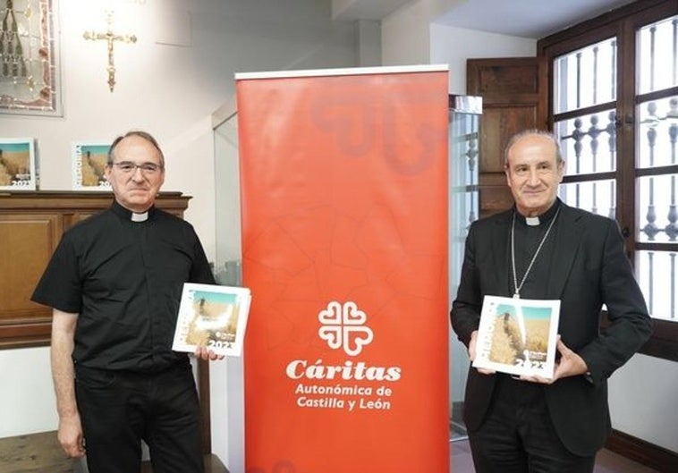 El obispo de Astorga, Jesús Fernández González, y el presidente de Cáritas Castilla y León, Antonio Jesús Martín de Lera.