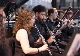 Jóvenes músicos durante el concierto en la Plaza Mayor