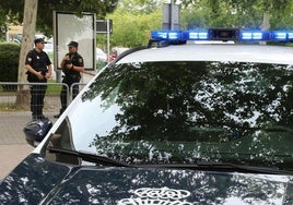 Patrulla de la Policía Nacional en la comisaría de Segovia.