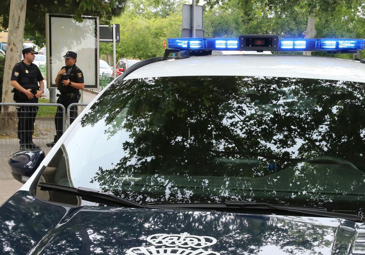 Patrulla de la Policía Nacional en la comisaría de Segovia.