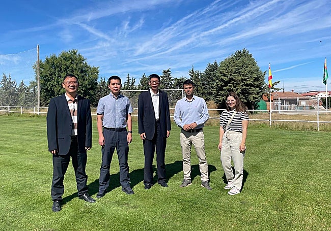 Visita de autoridades chinas en Rueda.