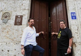 Luis Metodio Sánchez y su padre, Miguel Sánchez, a las puertas de La Traserilla.