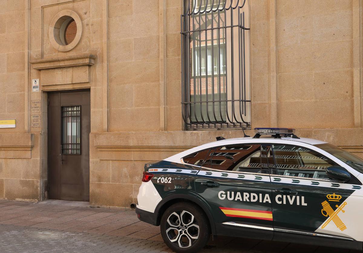 Un coche de la Guardia Civil en una foto de archivo