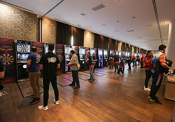 Imagen de una competición de dardos.