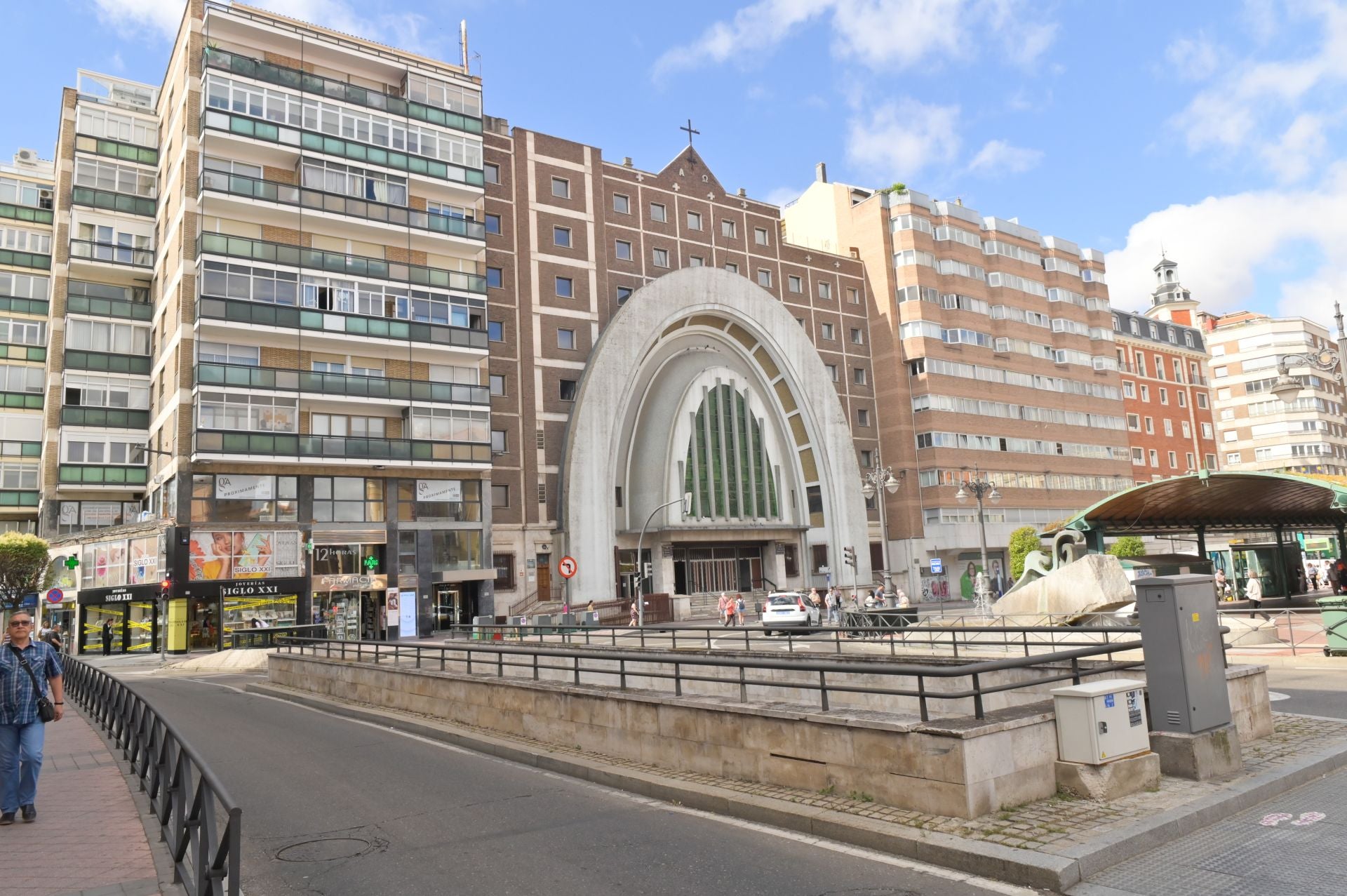 Plaza de España en imágenes, una centenaria ubicación comercial