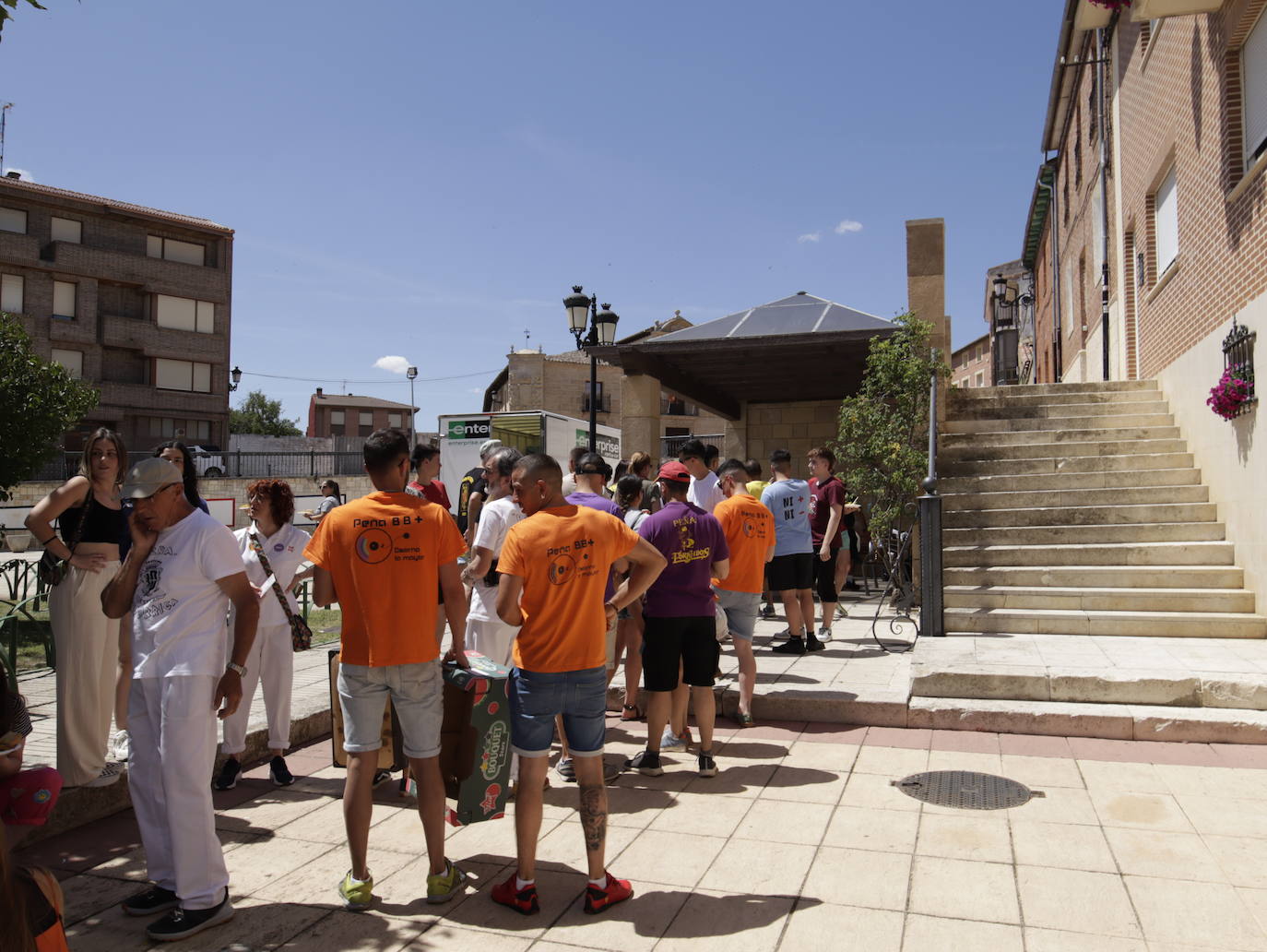 Las peñas animan las fiestas de Osorno